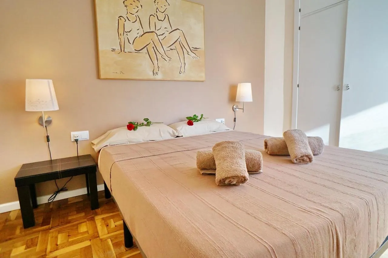 Barcelona4Seasons - Sagrada Familia Apartment Spain