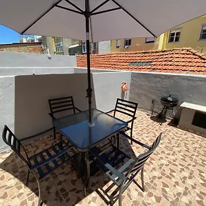 Rosa Surf Shelter , Lisboa Portugal